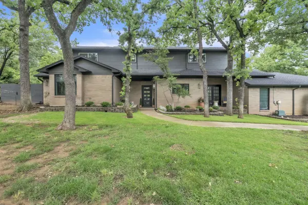 900 E Pioneer CIR