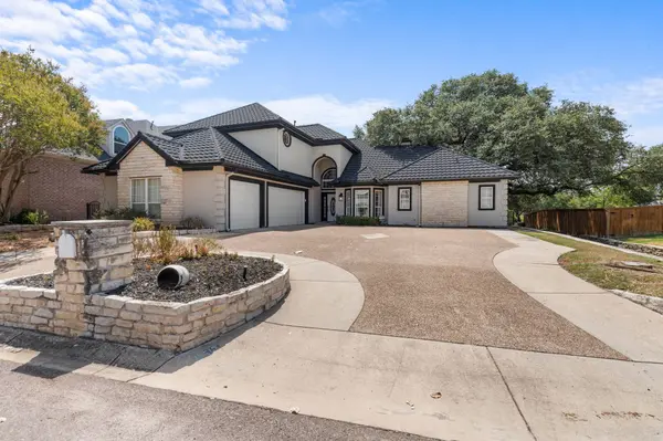 8517 Woodlake CIR