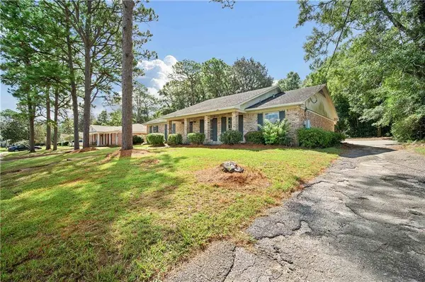 6225 Parkwood DR, Mobile, AL 36608