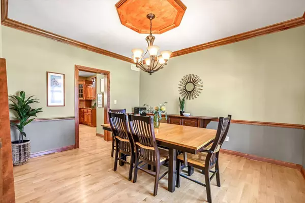 501 Wynnewood Ct, Waukesha, WI 53188