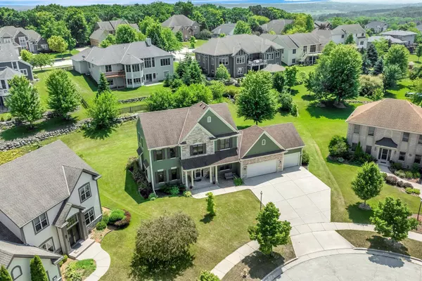 501 Wynnewood Ct, Waukesha, WI 53188