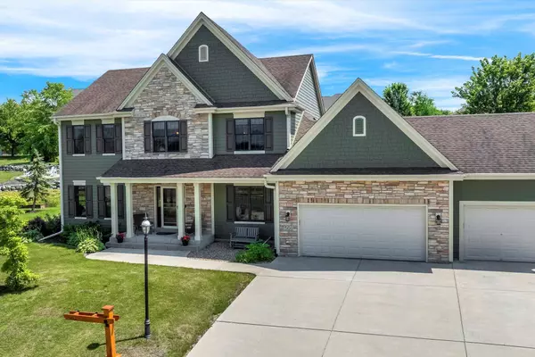 501 Wynnewood Ct, Waukesha, WI 53188