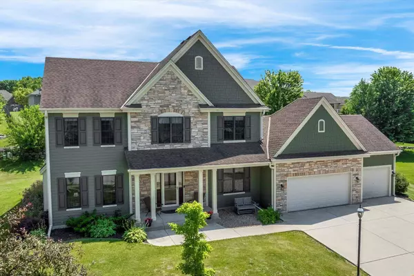 501 Wynnewood Ct, Waukesha, WI 53188