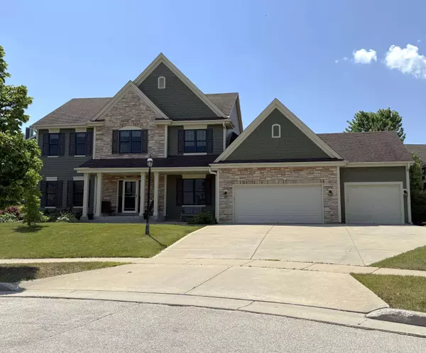 501 Wynnewood Ct, Waukesha, WI 53188