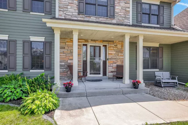 501 Wynnewood Ct, Waukesha, WI 53188