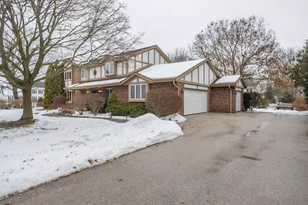 20960 Coventry Dr, Brookfield, WI 53045