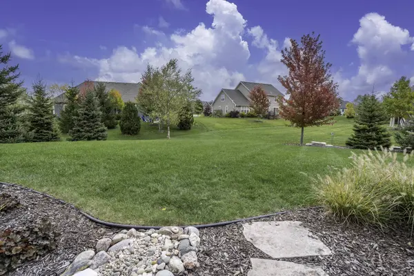 W198N5686 Powell Dr, Menomonee Falls, WI 53051