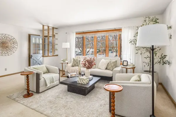3260 Nassau Dr, Brookfield, WI 53045