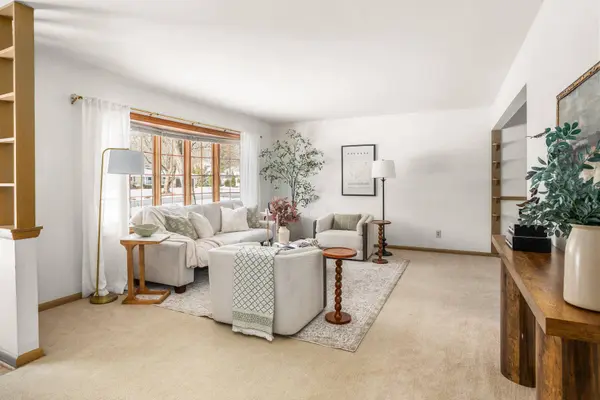 3260 Nassau Dr, Brookfield, WI 53045