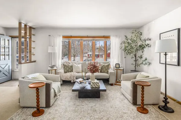 3260 Nassau Dr, Brookfield, WI 53045