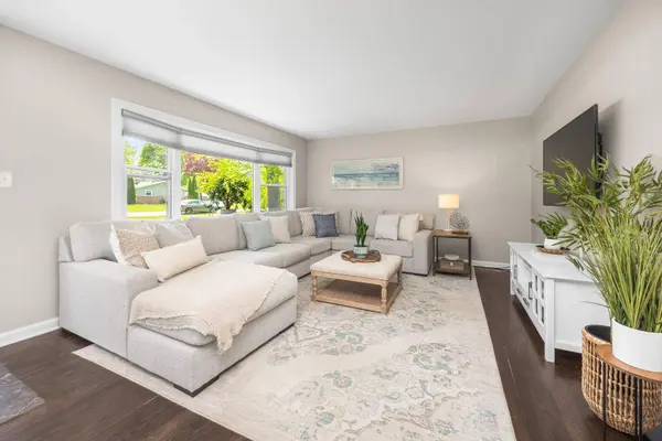 N58W21772 Maclynn Dr, Menomonee Falls, WI 53051
