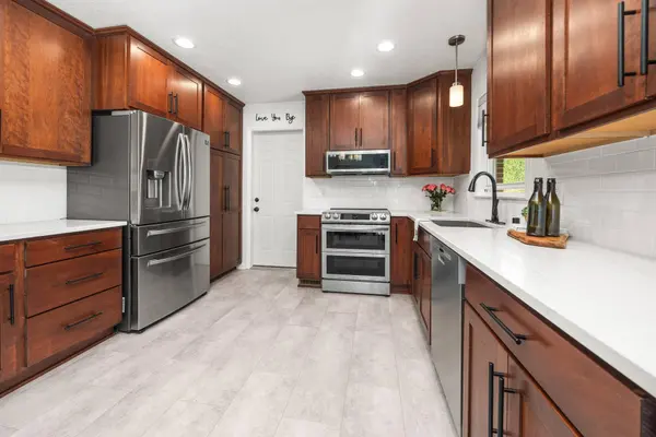 N58W21772 Maclynn Dr, Menomonee Falls, WI 53051