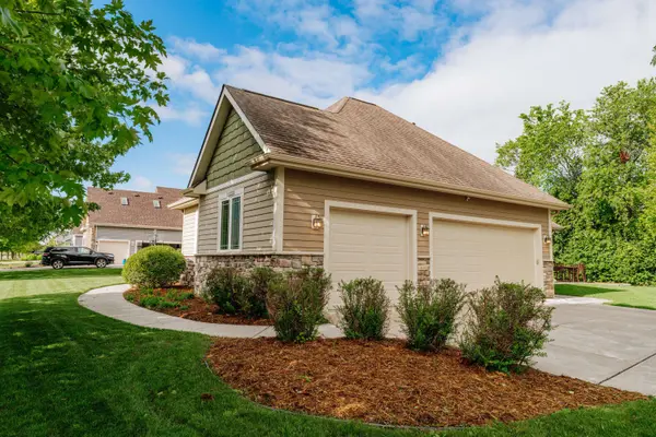 W193N5889 Canary Dr, Menomonee Falls, WI 53051