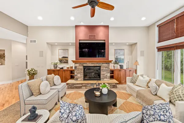 W193N5889 Canary Dr, Menomonee Falls, WI 53051
