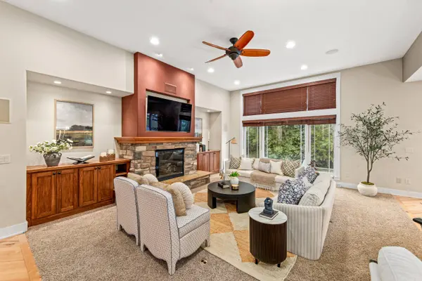 W193N5889 Canary Dr, Menomonee Falls, WI 53051