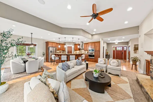 W193N5889 Canary Dr, Menomonee Falls, WI 53051