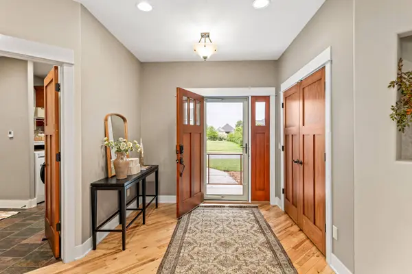 W193N5889 Canary Dr, Menomonee Falls, WI 53051