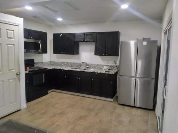 15561 El Cajon ST, Sylmar, CA 91342