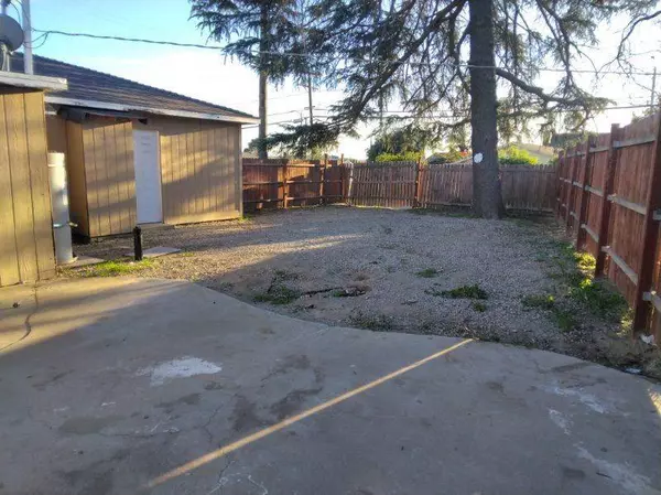 15561 El Cajon ST, Sylmar, CA 91342