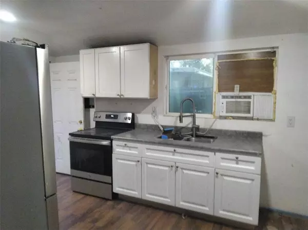 15561 El Cajon ST, Sylmar, CA 91342