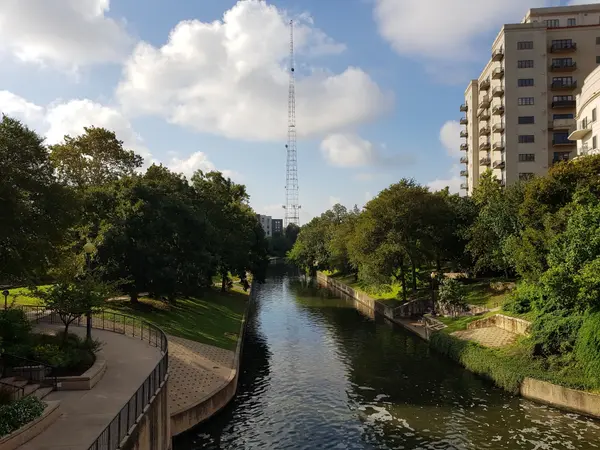SA_River_Walk_20171006_094407_(47692433361)