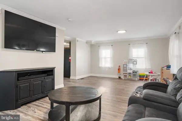 219 BROAD ST, Elmer, NJ 08318