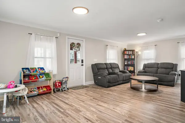 219 BROAD ST, Elmer, NJ 08318