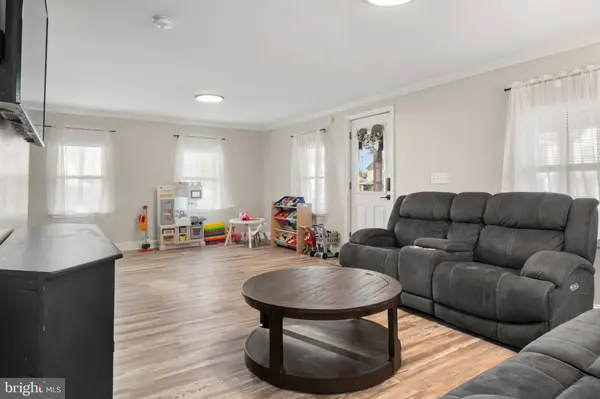 219 BROAD ST, Elmer, NJ 08318