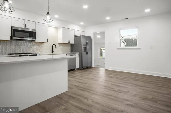 601 W EVESHAM AVE, Magnolia, NJ 08049