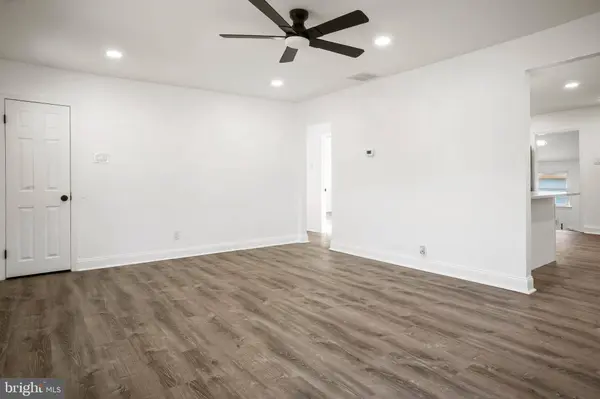 601 W EVESHAM AVE, Magnolia, NJ 08049