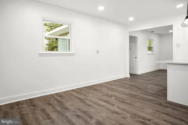 601 W EVESHAM AVE, Magnolia, NJ 08049