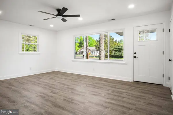 601 W EVESHAM AVE, Magnolia, NJ 08049