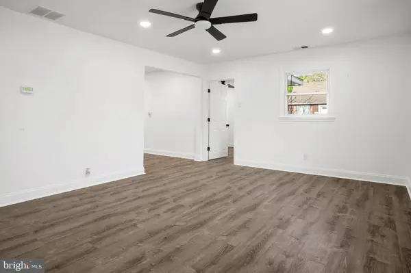 601 W EVESHAM AVE, Magnolia, NJ 08049