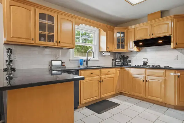 974 11th Ave, Estell Manor, NJ 08330