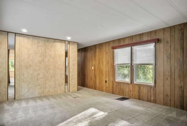 5439 S White horse pike, Egg Harbor City, NJ 08215