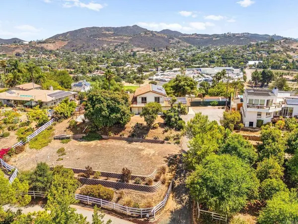 326 Sunrise Circle, Vista, CA 92084