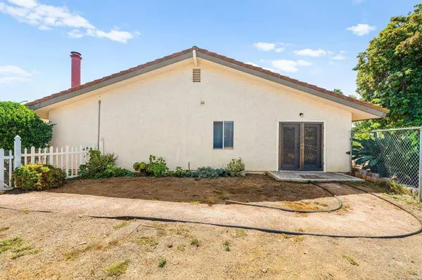 326 Sunrise Circle, Vista, CA 92084