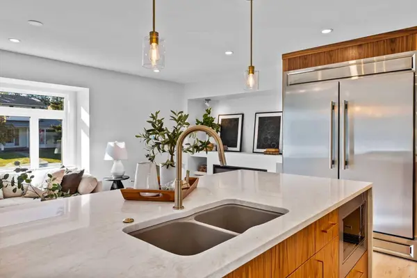 1275 Lake Sundance CRES SE, Calgary, AB T2J 2S7