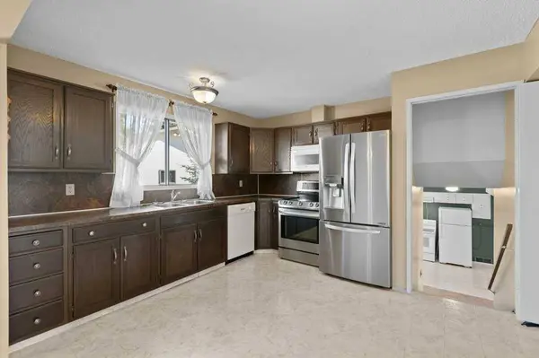 4724 Rundlehorn DR NE, Calgary, AB T1Y 2N4