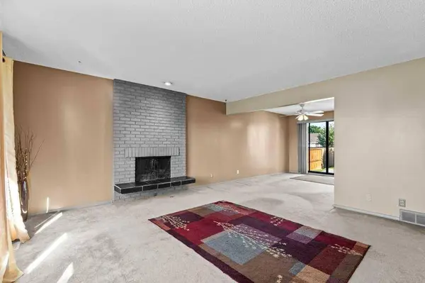 4724 Rundlehorn DR NE, Calgary, AB T1Y 2N4