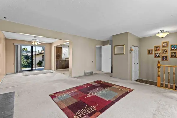 4724 Rundlehorn DR NE, Calgary, AB T1Y 2N4