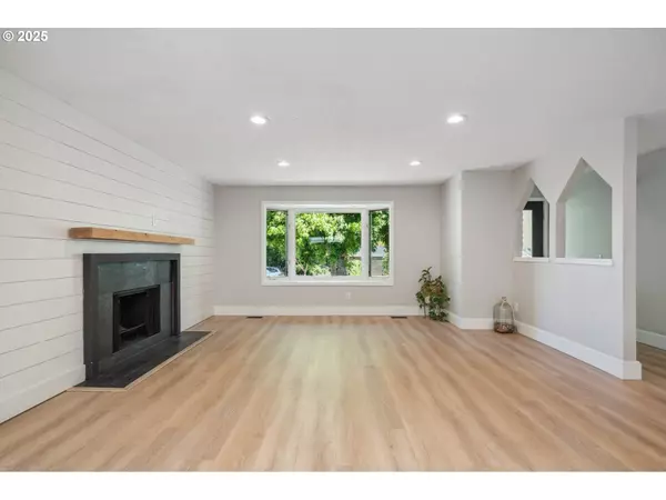 14990 SW CAROLWOOD DR, Beaverton, OR 97007