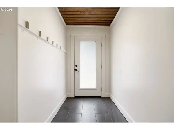 5019 SW SWEENEY ST, Portland, OR 97221