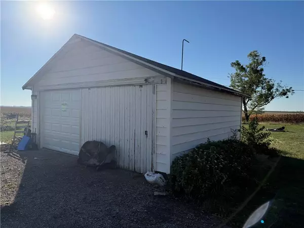 546 N 2400 E RD, Wellington, IL 60973