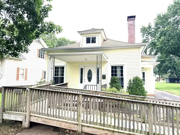 104 Gilbert ST, Rossville, IL 60963