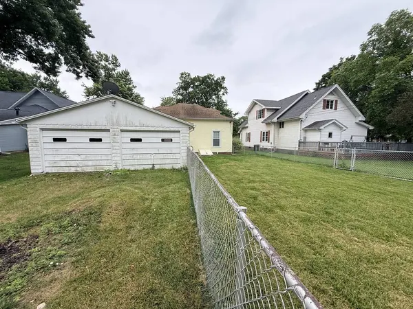 104 Gilbert ST, Rossville, IL 60963