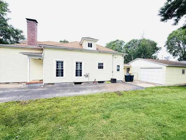 104 Gilbert ST, Rossville, IL 60963