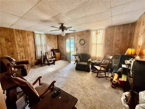 211 3rd ST, Hoopeston, IL 60942