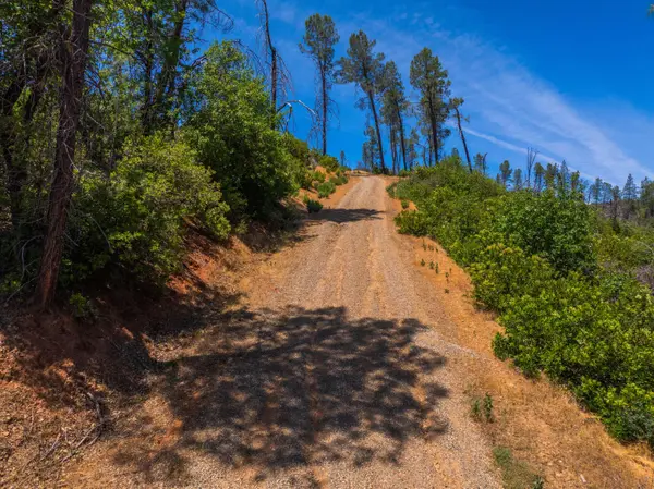 9472 Chaparral DR, Redding, CA 96001