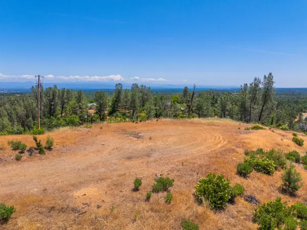 9472 Chaparral DR, Redding, CA 96001